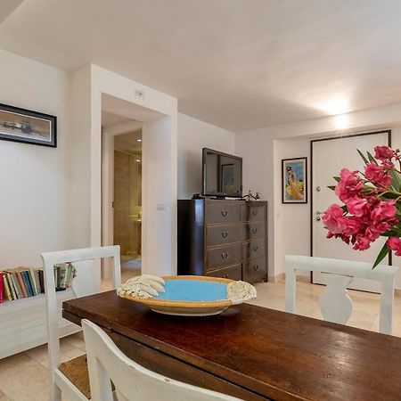 Charming Seafront Apartment With Garden And Patio Fertilia Zewnętrze zdjęcie