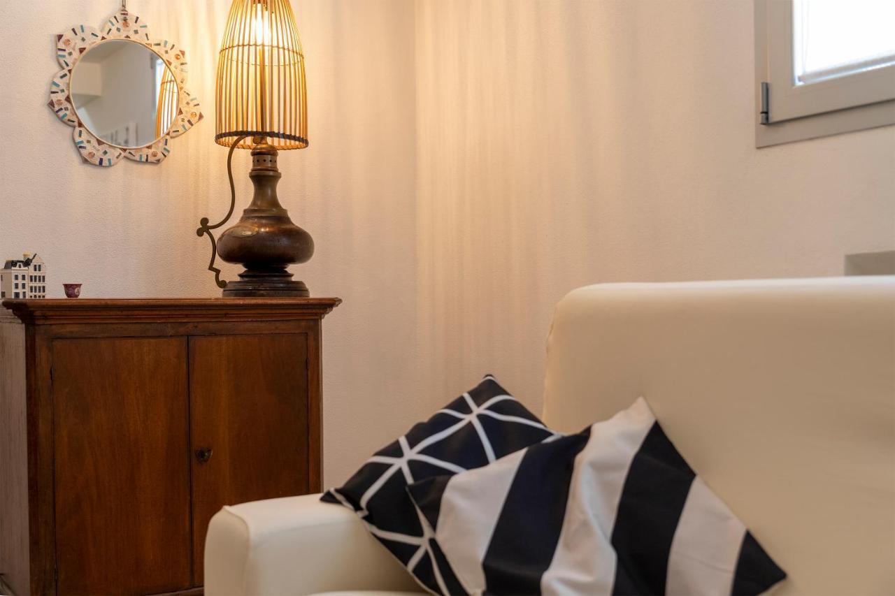 Charming Seafront Apartment With Garden And Patio Fertilia Zewnętrze zdjęcie