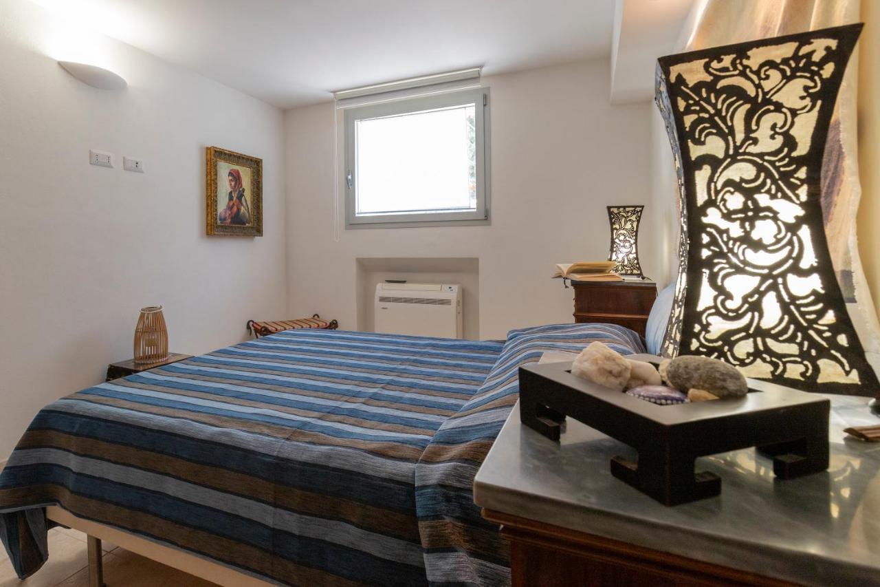 Charming Seafront Apartment With Garden And Patio Fertilia Zewnętrze zdjęcie