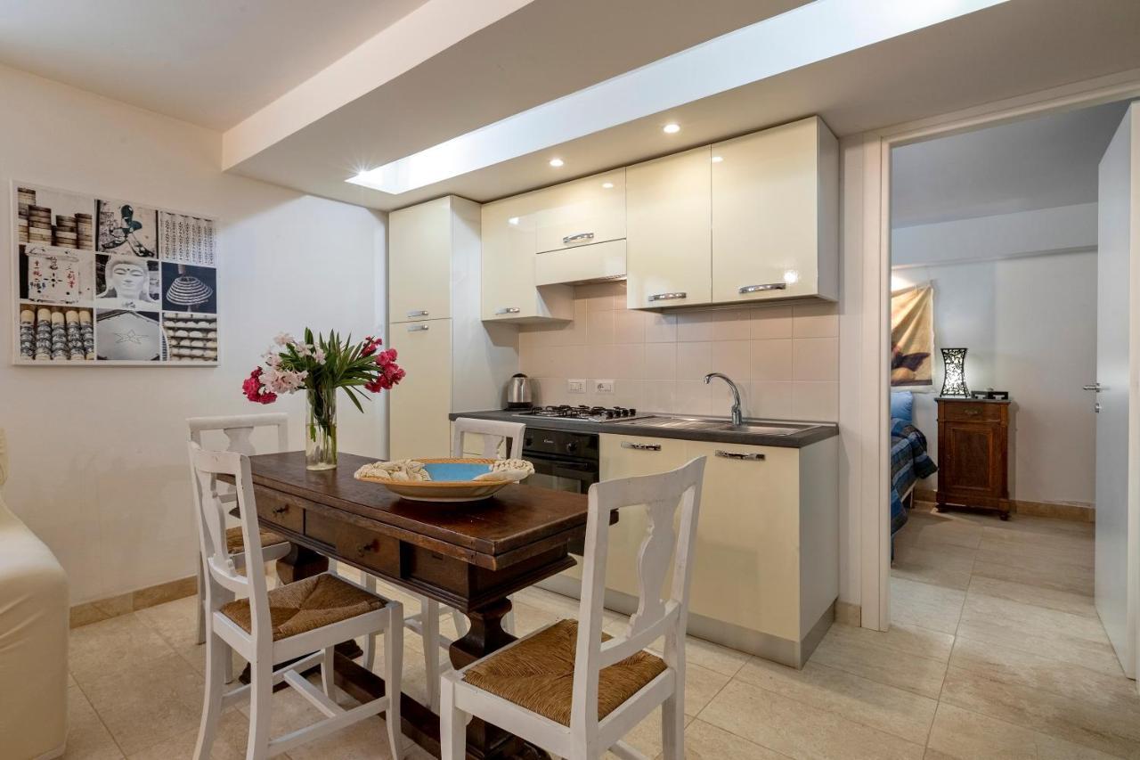 Charming Seafront Apartment With Garden And Patio Fertilia Zewnętrze zdjęcie